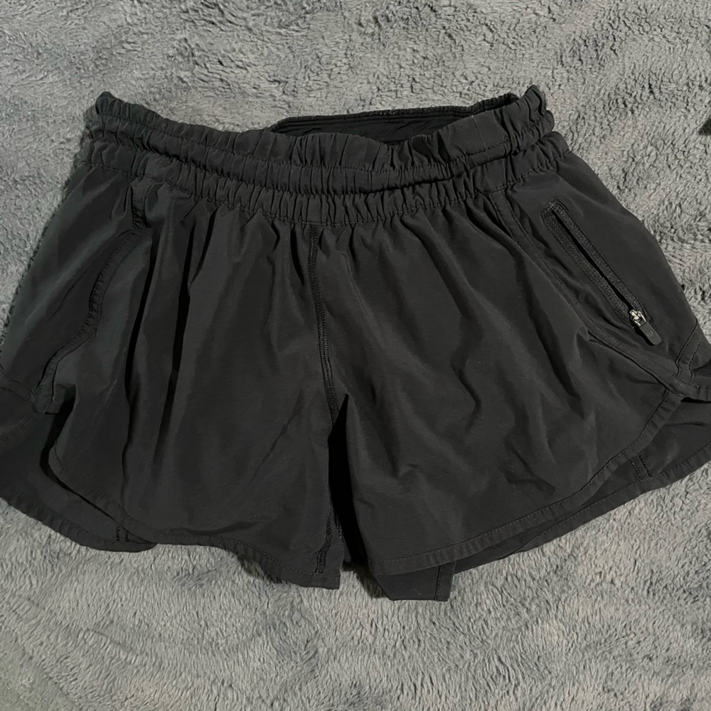 Lulu Lemon Low rise tracker 4 inch lined shorts